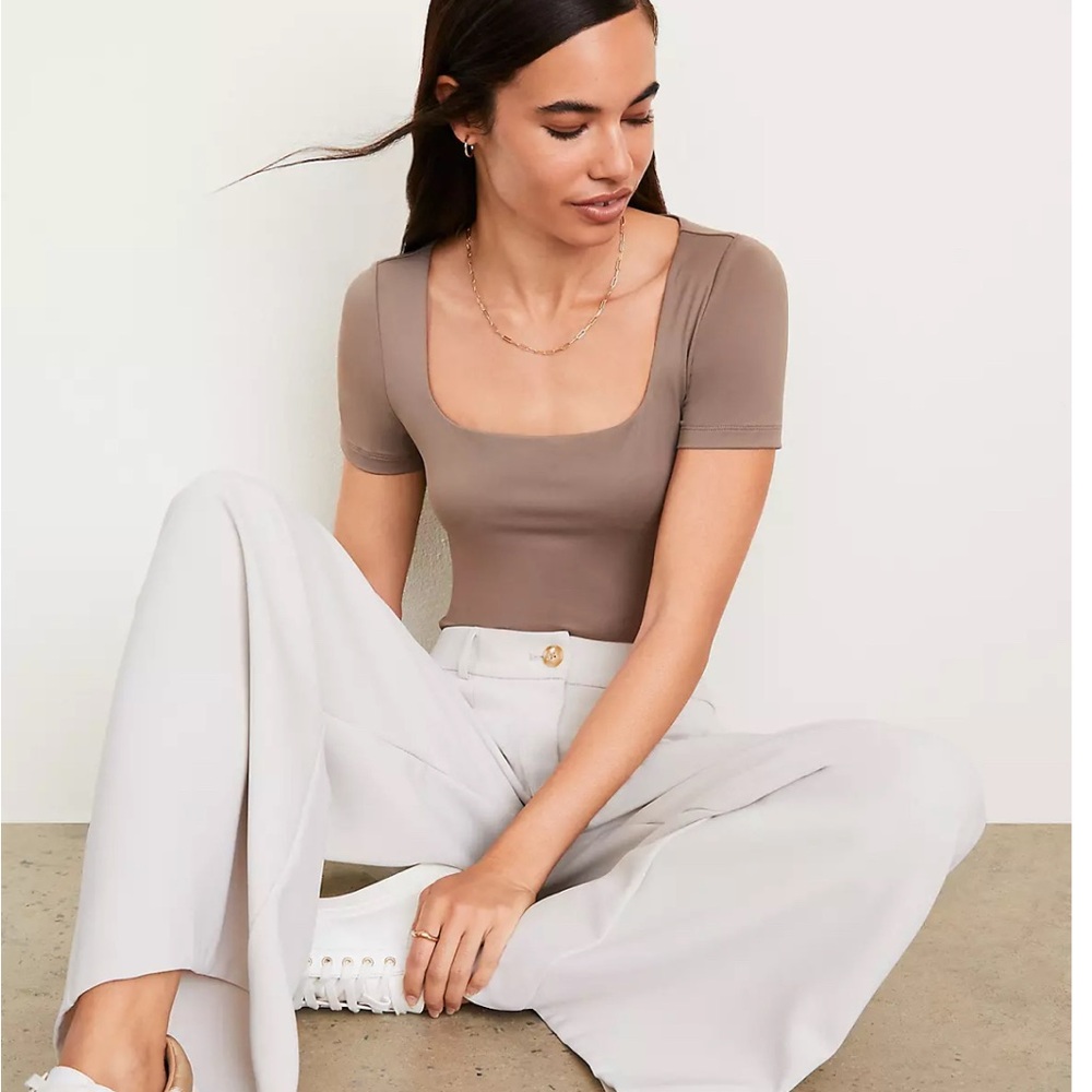 LOFT Versa Knit 360 Taupe Short Sleeve Tee